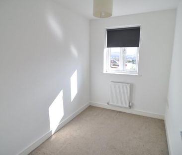3 bedroom semi-detached house to rent - Photo 6