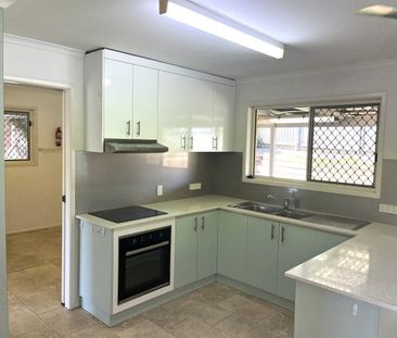 Lowset 3 Bedroom Brick Home with Rumpus - Photo 6