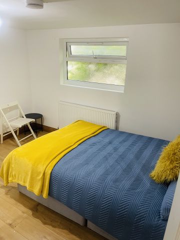 Room in a Shared House, The Woodlands, TW7 - Photo 2