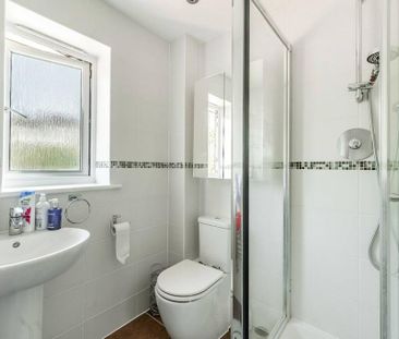 4 bedroom detached house to rent - Photo 3