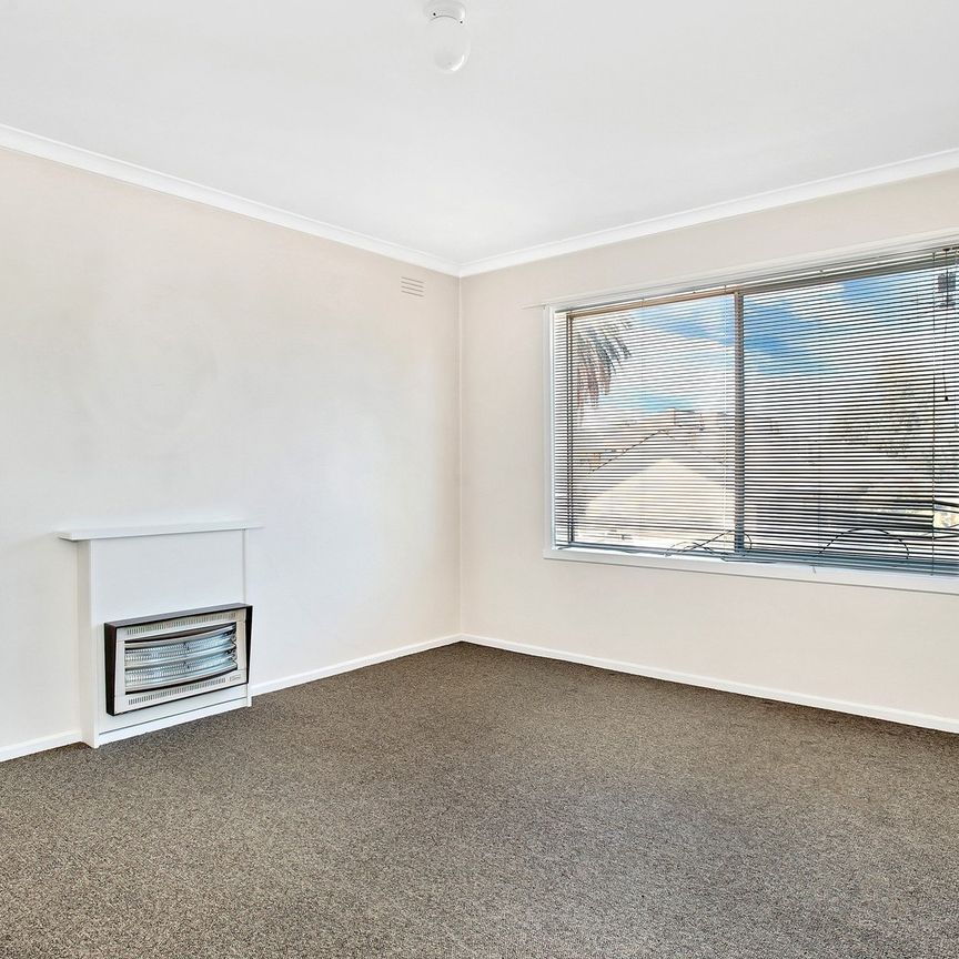 Light-Filled First-Floor Apartment - Photo 1