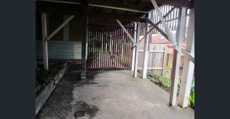 Great Central Location One bedroom + Study with yard - Photo 4