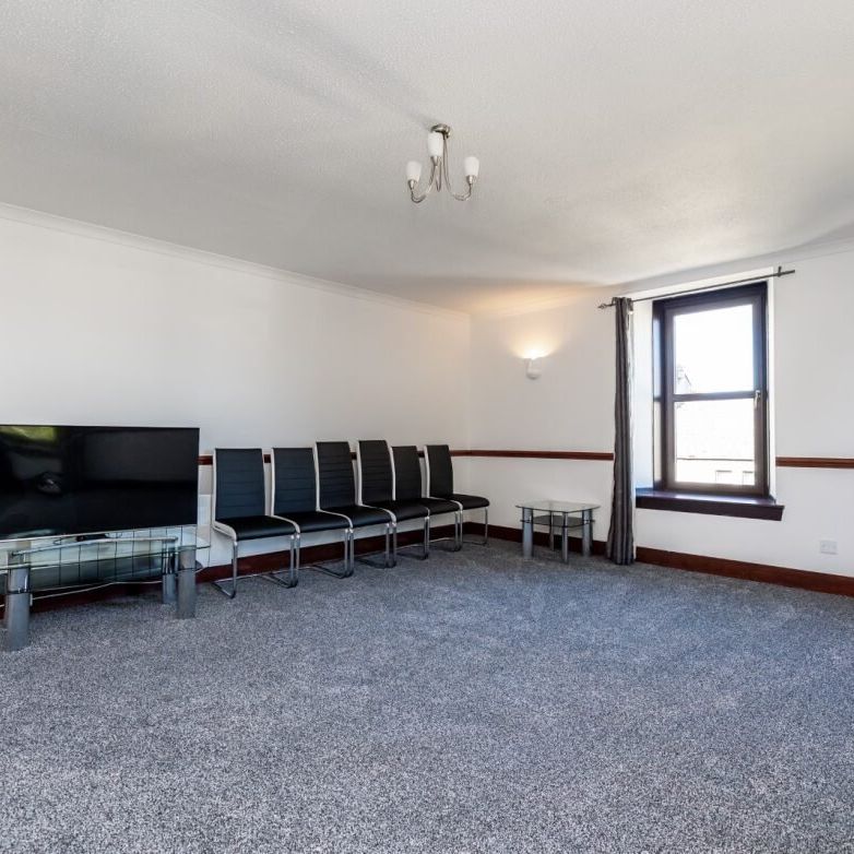 3 bedroom apartment to rent - Photo 1