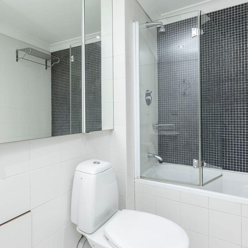 Sophisticated and Stylish Two Bedroom Apartment - Photo 1