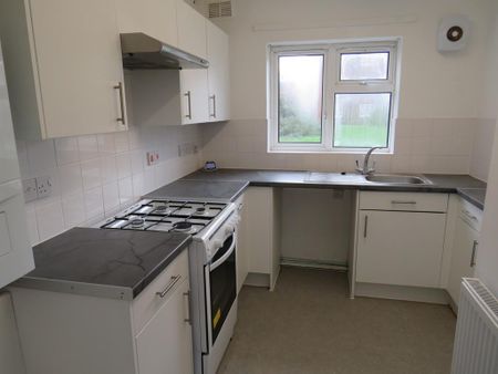1 bedroom ground floor flat to rent - Photo 4
