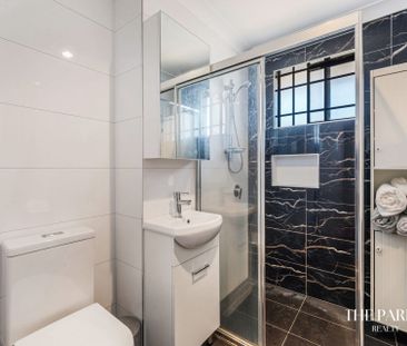 Beautiful Two Bedroom Town House - Photo 4