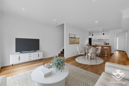 BRAND NEW 3 BEDROOM TOWNHOUSE - Photo 2