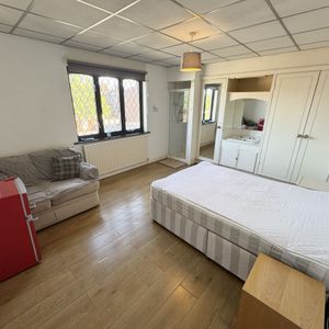 Room 1, 158a, New Hall Lane, Preston - Photo 3