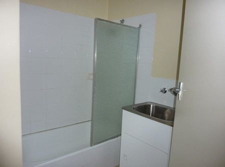 ONE BEDROOM UNIT IN GREAT LOCATION - Photo 4