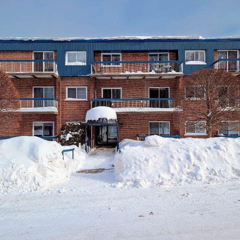 Studio clientèle 50 ans et plus, NON FUMEUR, 3 ième étage, inclus Hydro - Photo 1