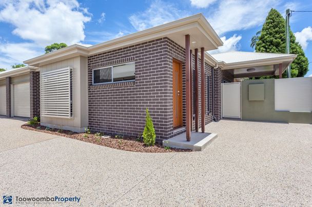 3/126 Long Street, 4350, Centenary Heights Qld - Photo 1