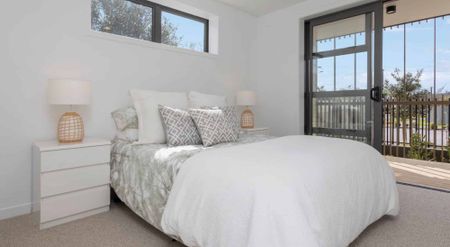 Corner 2 Bedroom Apartment with Large Deck – Mt Albert - Photo 3