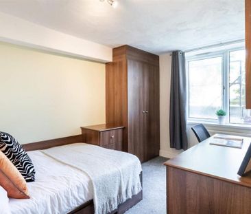 4 bedroom terraced house to rent - Photo 2