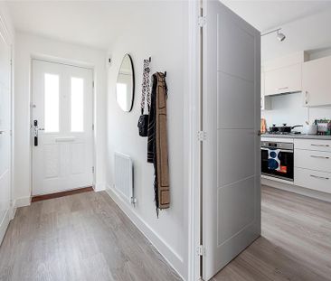 3 bedroom semi-detached house to rent - Photo 2