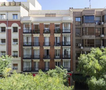 Room in a shared 9-bedroom apartment for rent in Gaztambide perfect for females - Foto 6