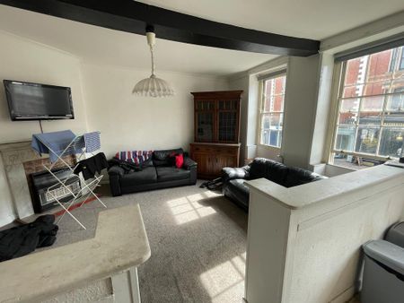 1 bedroom in a flat share to rent - Photo 5