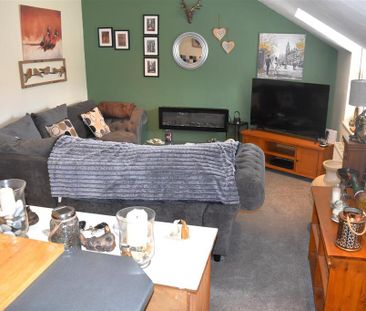2 bedroom flat to rent - Photo 2