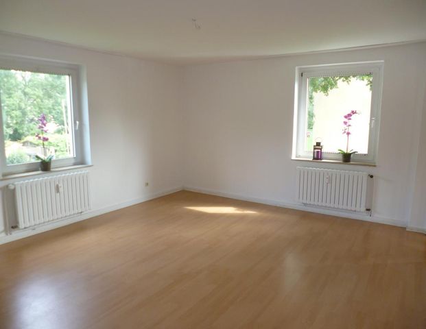 Bezugsfertige 2-Zimmer-Wohnung in Waltrop Stadtmitte frei, mit Tapete und Laminatboden - Photo 1