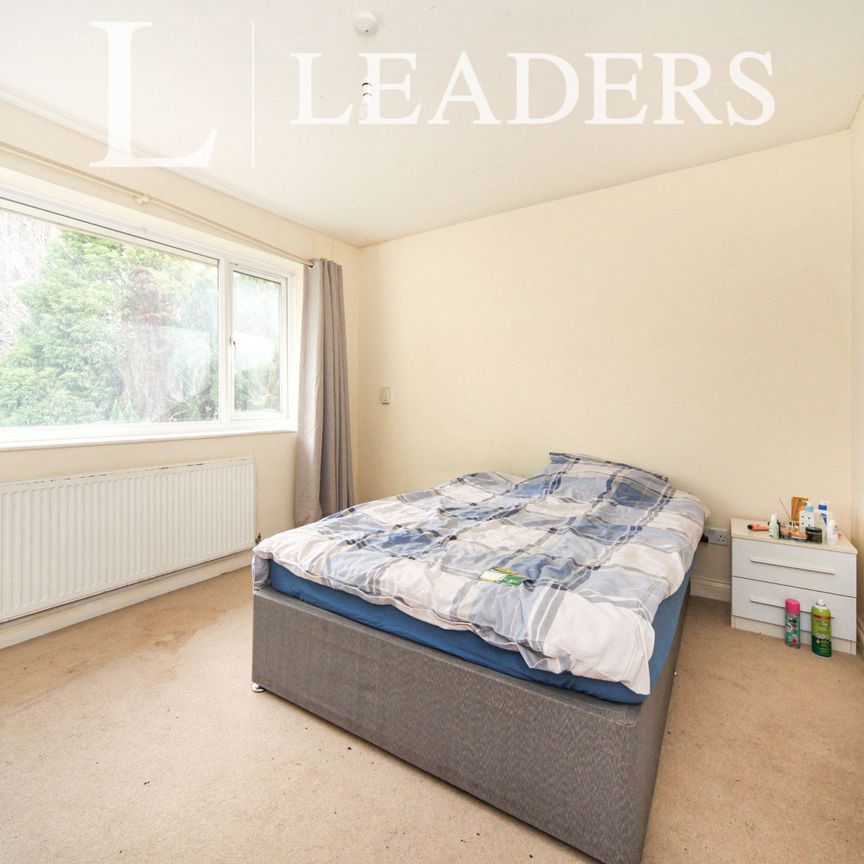 5 bedroom house to rent Old Bedford Road, Luton, LU2 - Photo 1