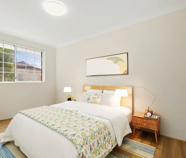 “Two bedroom unit centrally located” - Photo 1