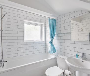 2 bedroom semi-detached house to rent - Photo 2