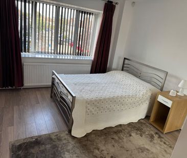 2 Bed Flat, Oaks Lane, IG2 - Photo 6