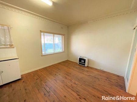 4/23 Tucker Street, Turvey Park, NSW 2650 - Photo 3