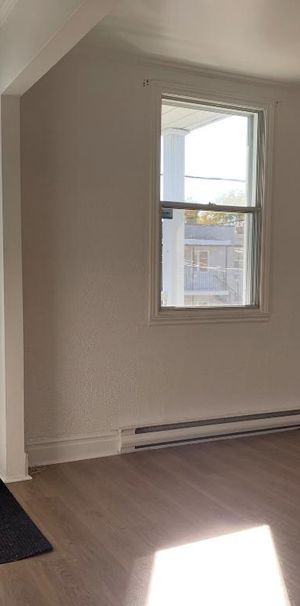 Beau 4 ½ à Saint-Jérôme – 5 électros inclus, 2 stationnement déneigé - Dispo maintenant - Photo 1