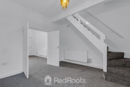 2 bedroom end of terrace house to rent - Photo 2