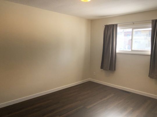 Small Pet Friendly, 2 Bedroom Duplex - Photo 1