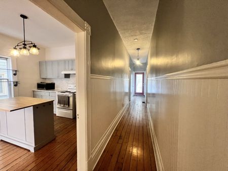 2583 Windsor Street, Halifax – GORGEOUS 3 BR 1 BATH HALIFAX MAIN LEVEL FLAT AVAILABLE NOW! - Photo 2