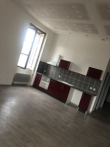 Location Appartement 3 pièces 87m² LA ROCHE CHALAIS 24490 - Photo 4