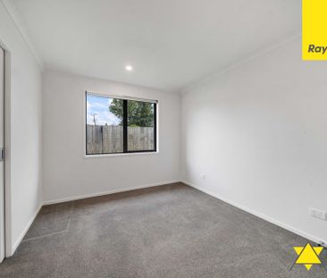 Comfort and Convenience Near Titirangi Village - Photo 4