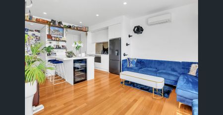 Stylish partially furnished apartment living in the heart of Preston - Photo 2