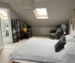 Extra large double bedroom with en suite shower room - Photo 6