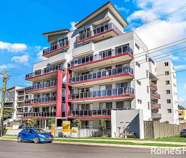 Modern & Stylish Apartment - Photo 2