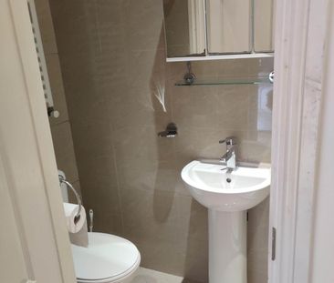 Price £900 pcm - Available 27/11/2025 - Furnished - Photo 1