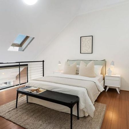 Top floor New York style loft retreat in village heart - Photo 3