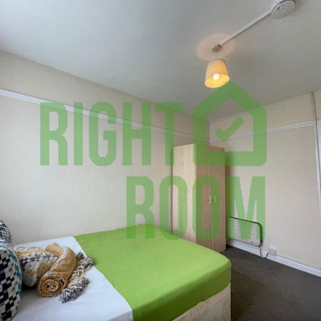 5 Bed Flat, Abbey House, E15 - Photo 4