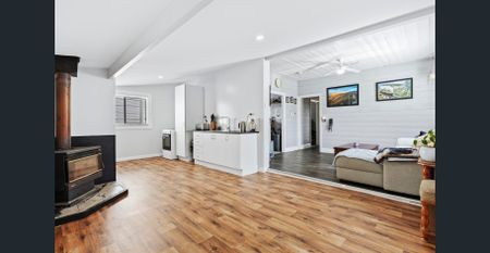 Charming Family Home - Photo 2