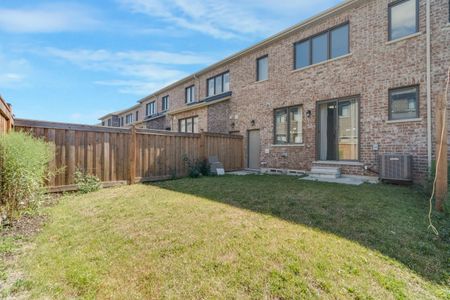 For Lease - 23 Circus Crescent, Brampton, Ontario - Photo 2