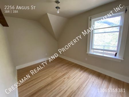 3 bed, 1 bath FULL HOUSE with Large Garage located Downtown Regina, SK - Photo 3