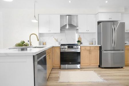 For Lease - 2 Sylvia Court, Clarington, Ontario - Photo 3