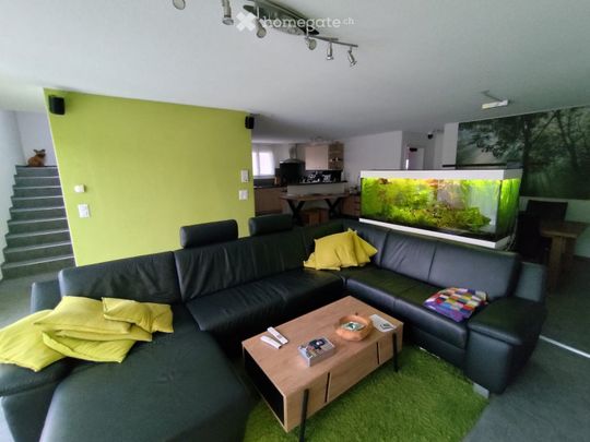 schöne grosse zweistöckige 4.5 Zimmer Wohnung in Kestenholz zu vermieten - Photo 1