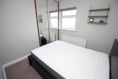 8 Chesham Gardens, Belfast, BT6 8GX - Photo 5