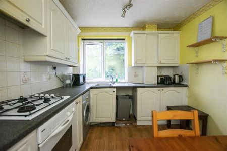 4 bedroom flat to rent - Photo 4