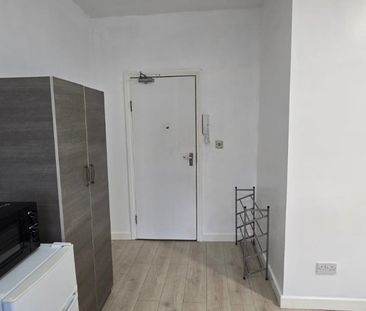Room in a Shared House, Sterne Street, W12 - Photo 6