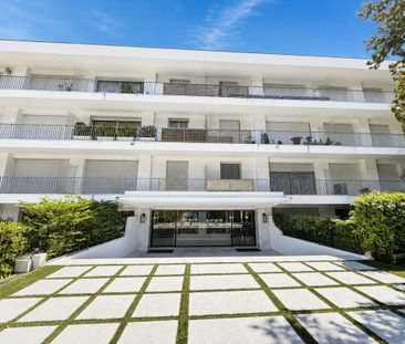 Location Appartement 1 pièce Meublé 43m² CANNES 06400 - Photo 2