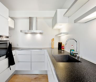 Lys og velindrettet 3-værelses lejlighed med altan og moderne udtryk - Foto 5