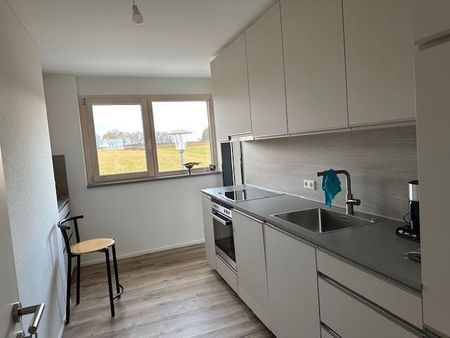Moderne Wohnung mit viel Licht – Einbauküche und TG Stellplatz - Photo 2